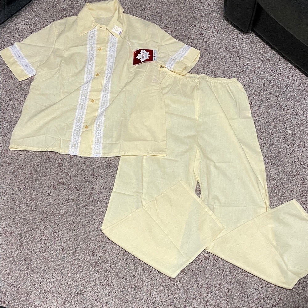 Vintage 60s/70s Yellow 2 pc Pajamas with Lace Trim